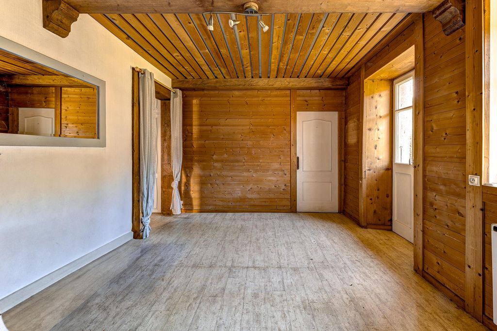 Property photo 3 of 10 Image