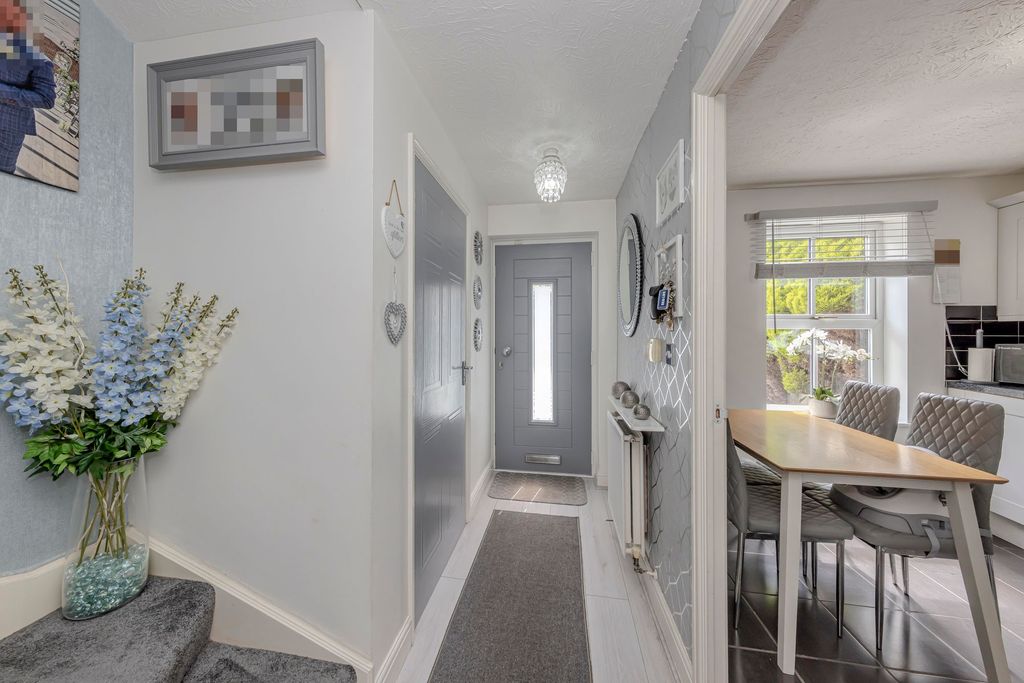 Property photo 2 of 24