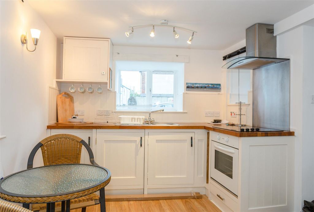 Property photo 3 of 7 Living Kitchen (2).Jpg