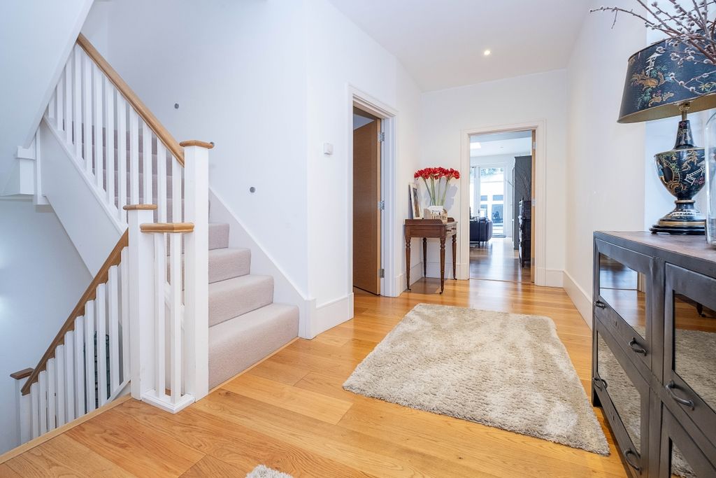 Property photo 2 of 23