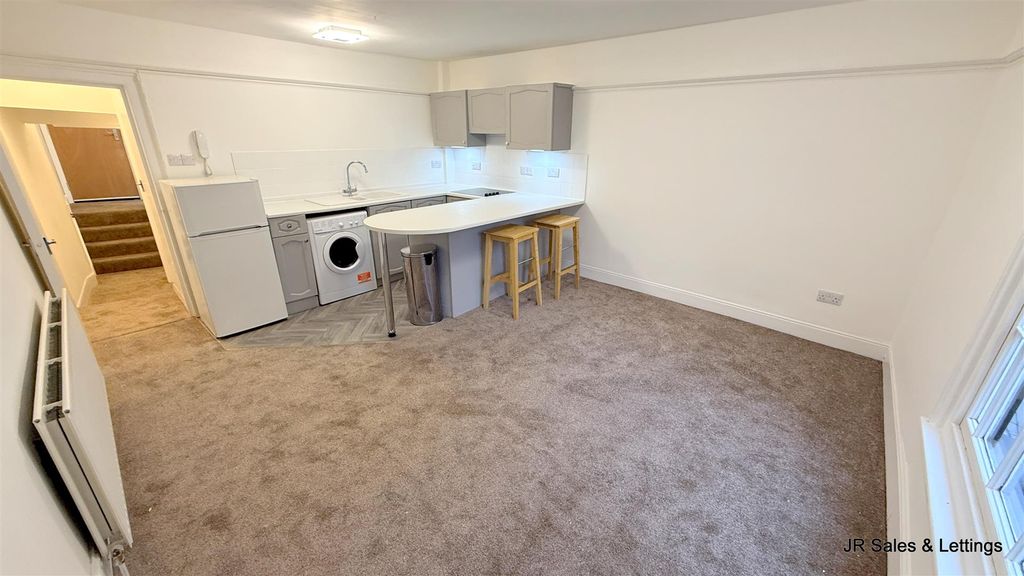 Property photo 2 of 11 Kitchen