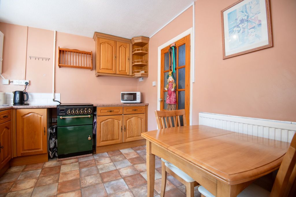 Property photo 3 of 24