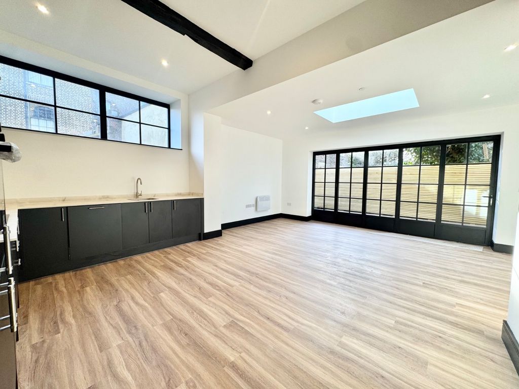 Property photo 2 of 11 Picture 2