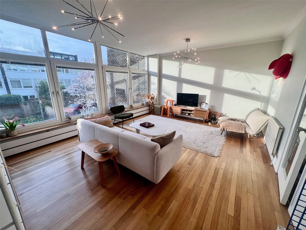 Property photo 1 of 8 Living Room