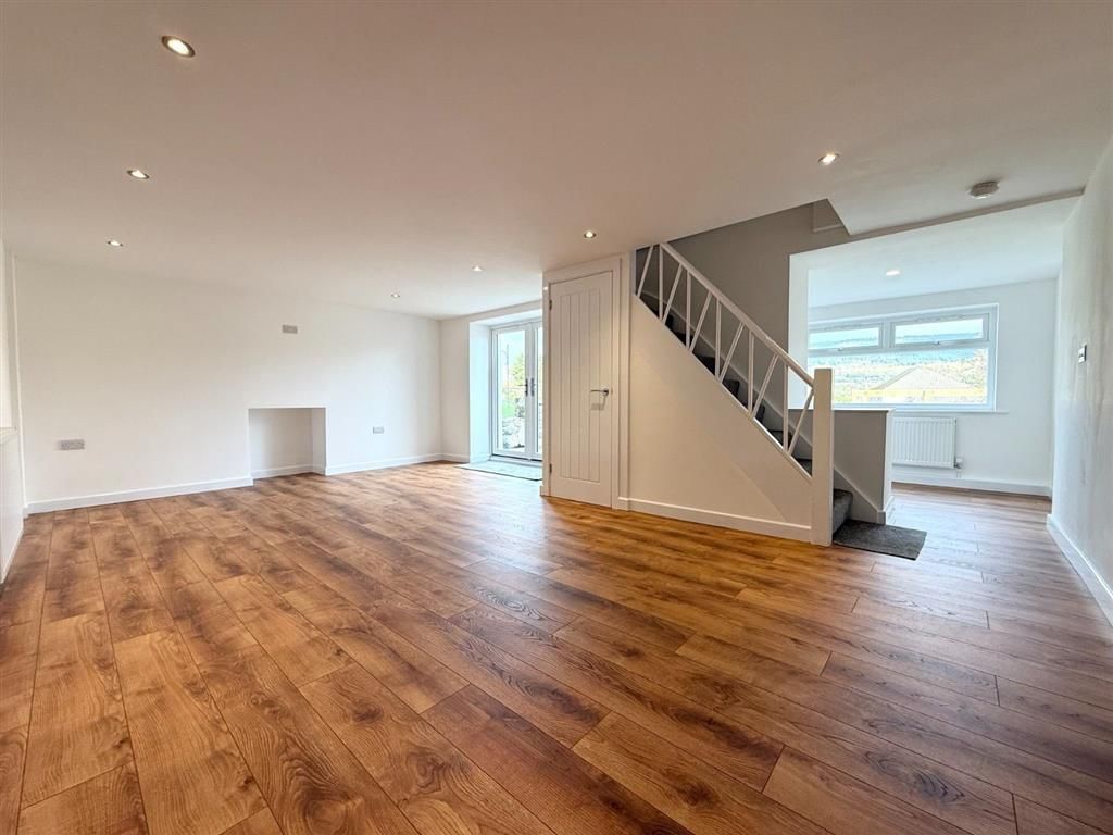 Property photo 2 of 11 Front