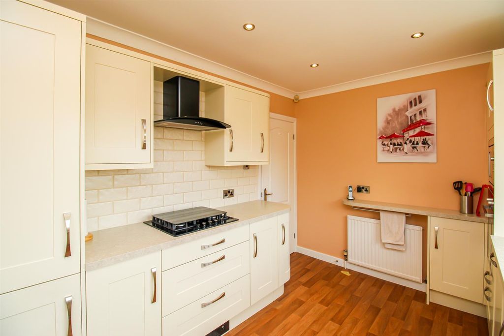 Property photo 3 of 19 Kitchen (1).Jpg
