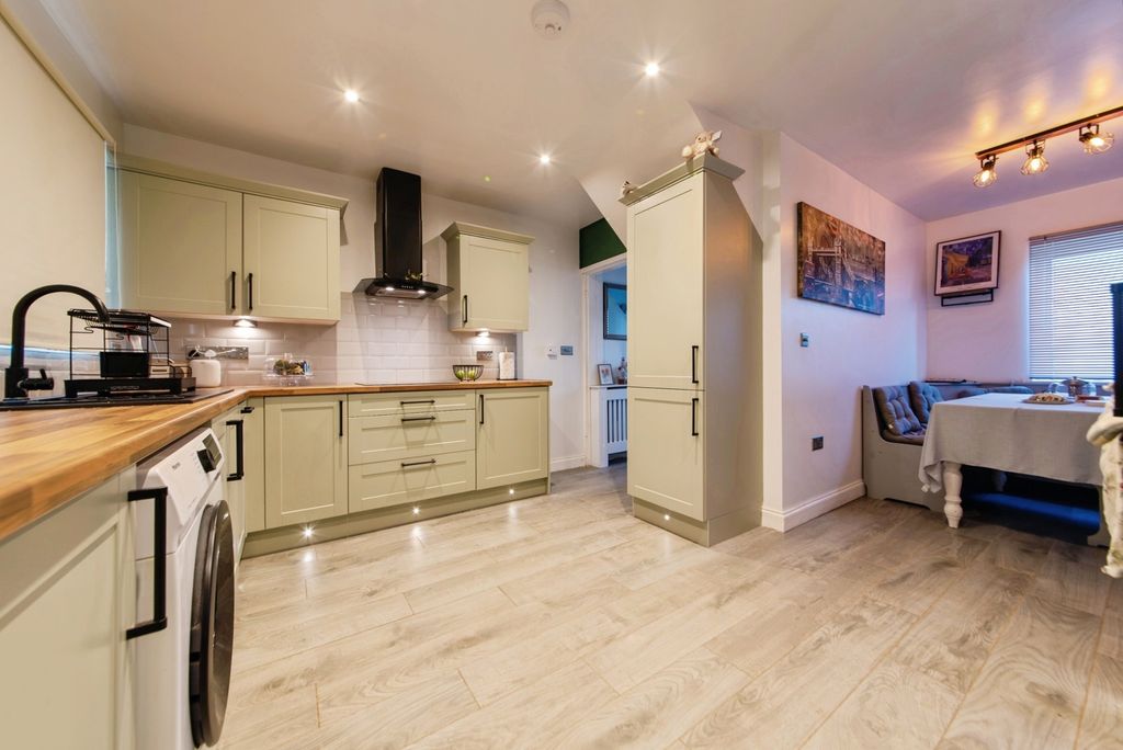 Property photo 2 of 20 Pbox-Img.Jpg