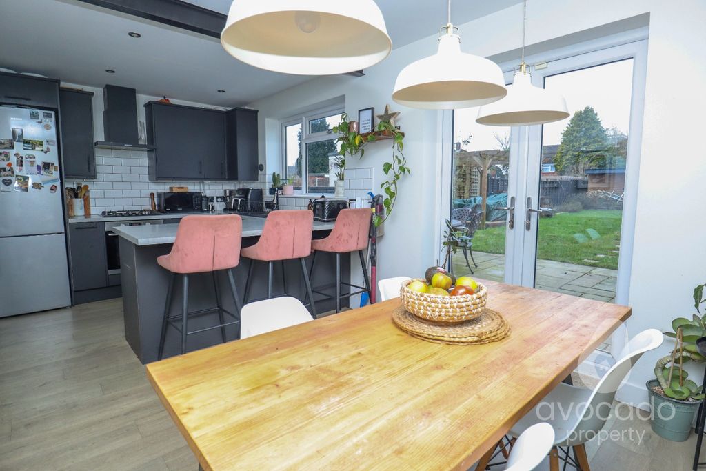 Property photo 2 of 11 3846816