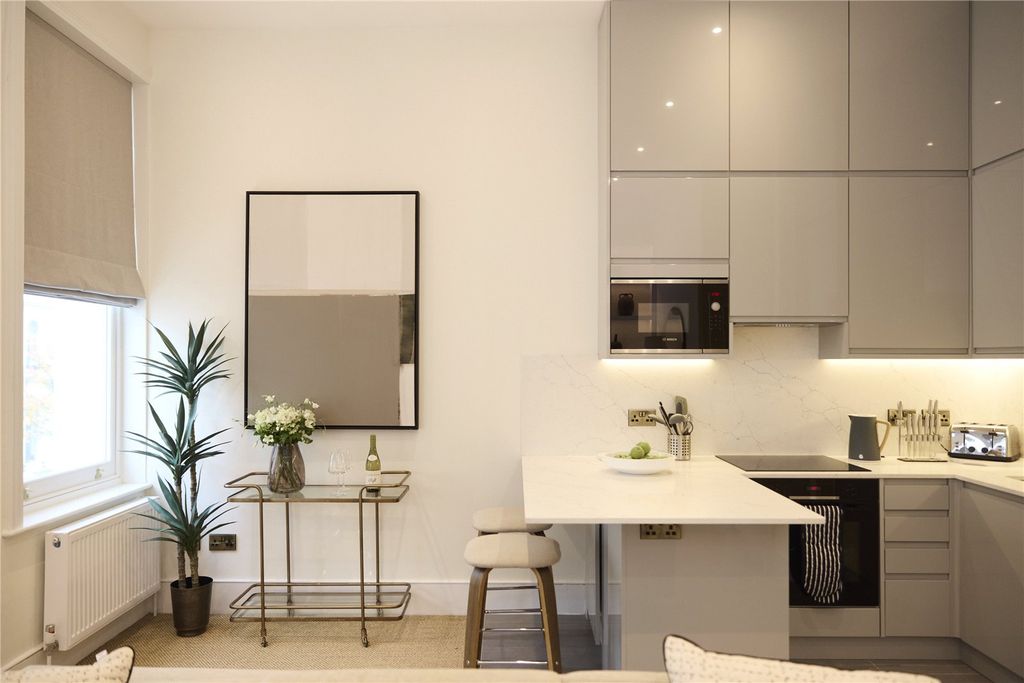 Property photo 2 of 23 Kitchen/Reception