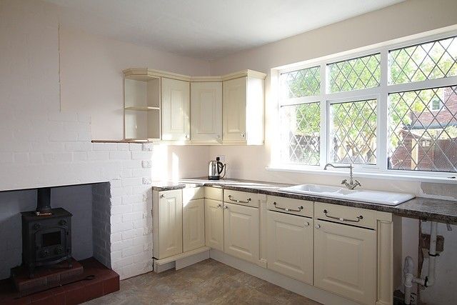 Property photo 2 of 8 Kitchen