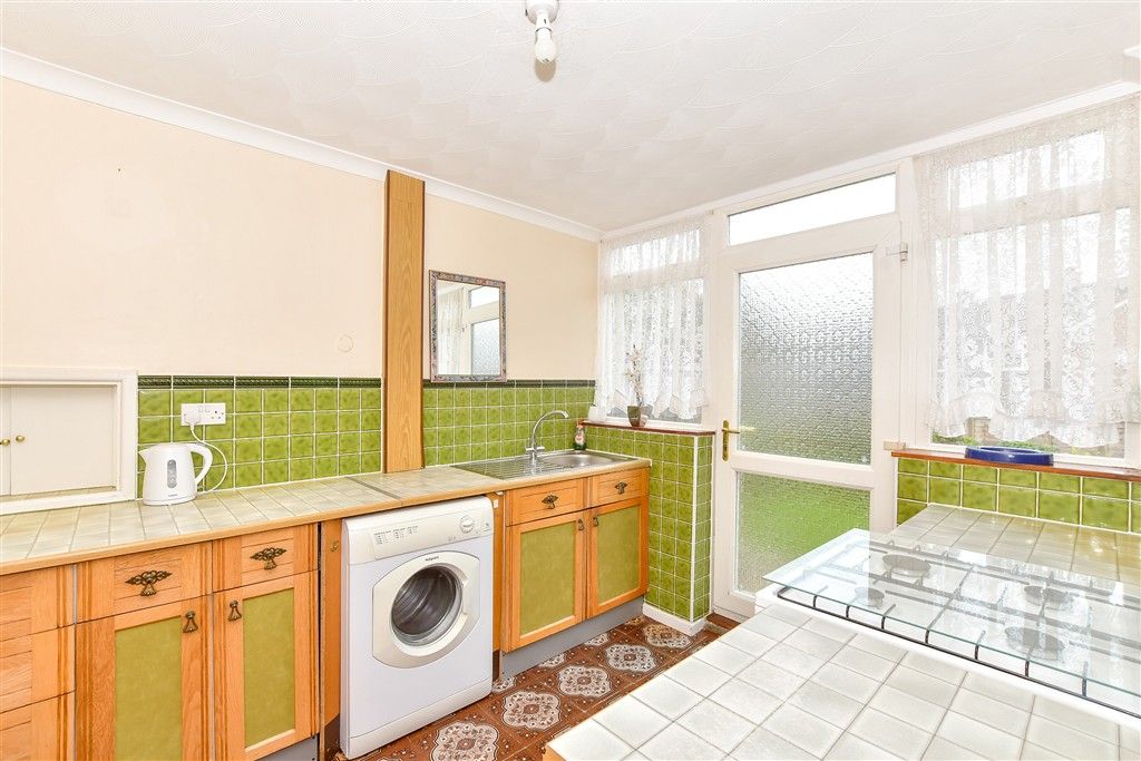 Property photo 3 of 8 Kitchen