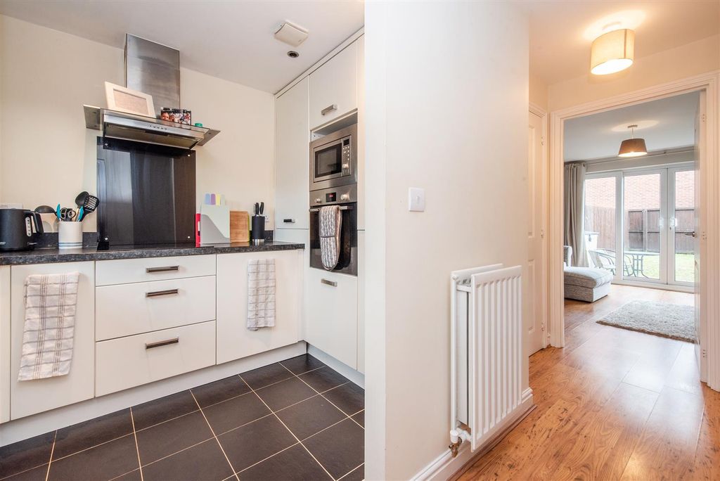 Property photo 3 of 19 Kitchen/Hallway