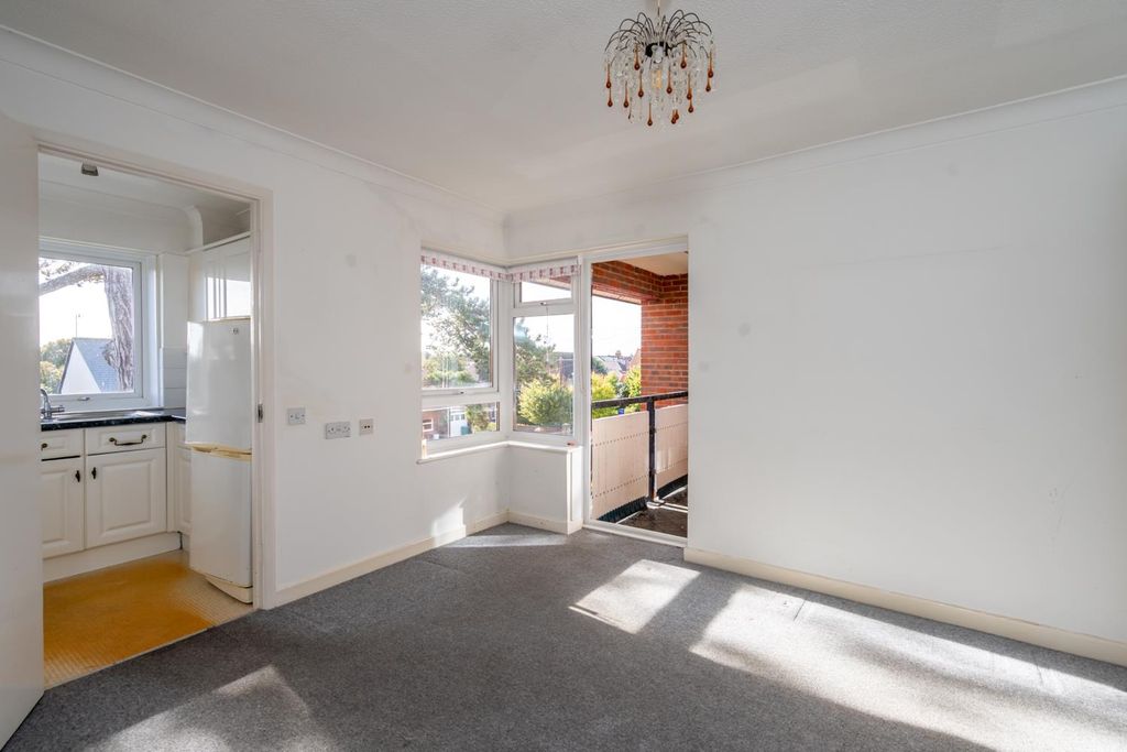 Property photo 2 of 10 Lounge Diner.Jpg