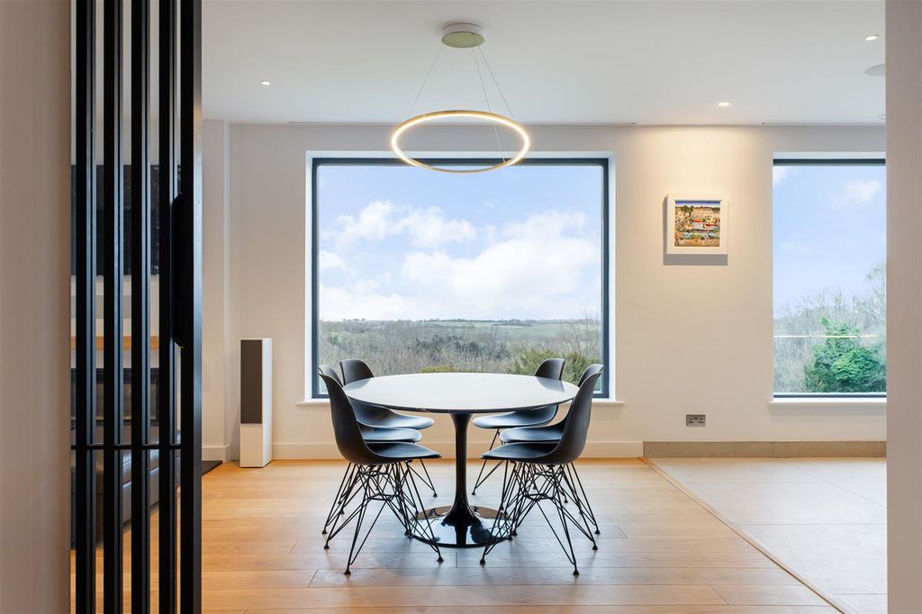Property photo 3 of 27 Dining Room.Jpg