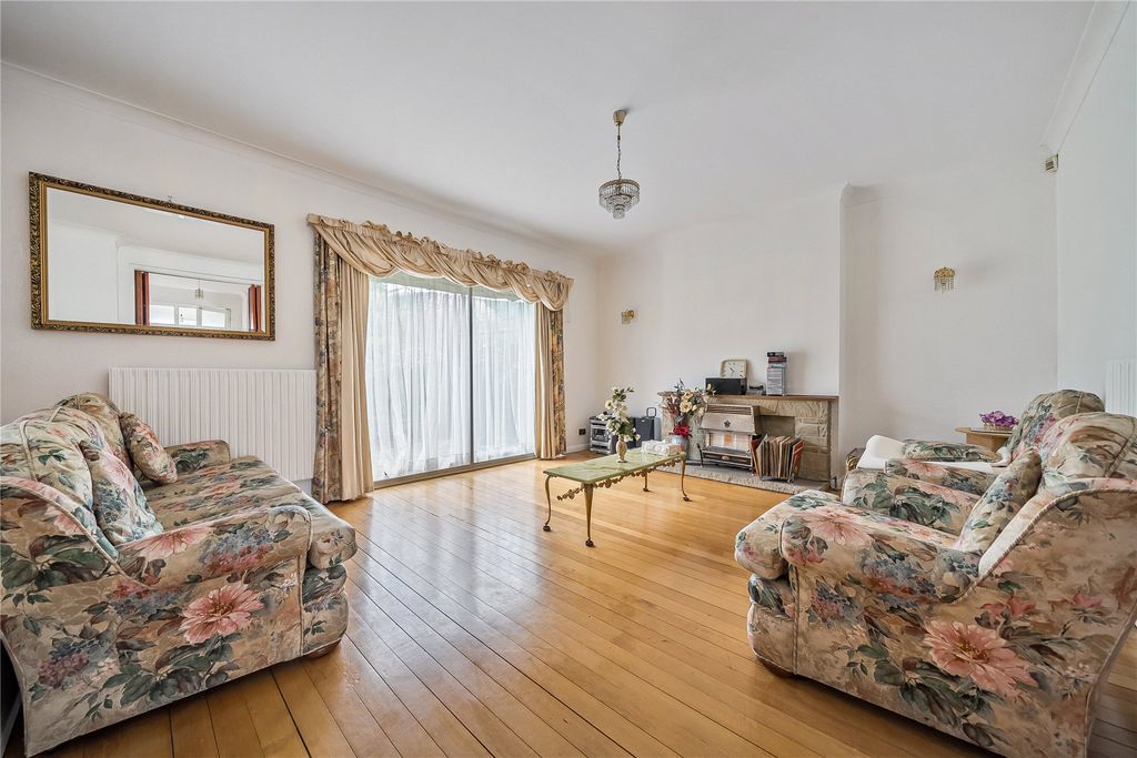 Property photo 2 of 33 Picture No. 06