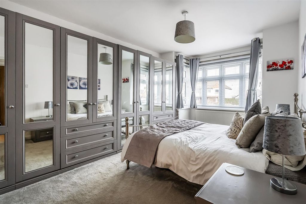 Property photo 2 of 16 57-Warenne-Road-19.Jpg