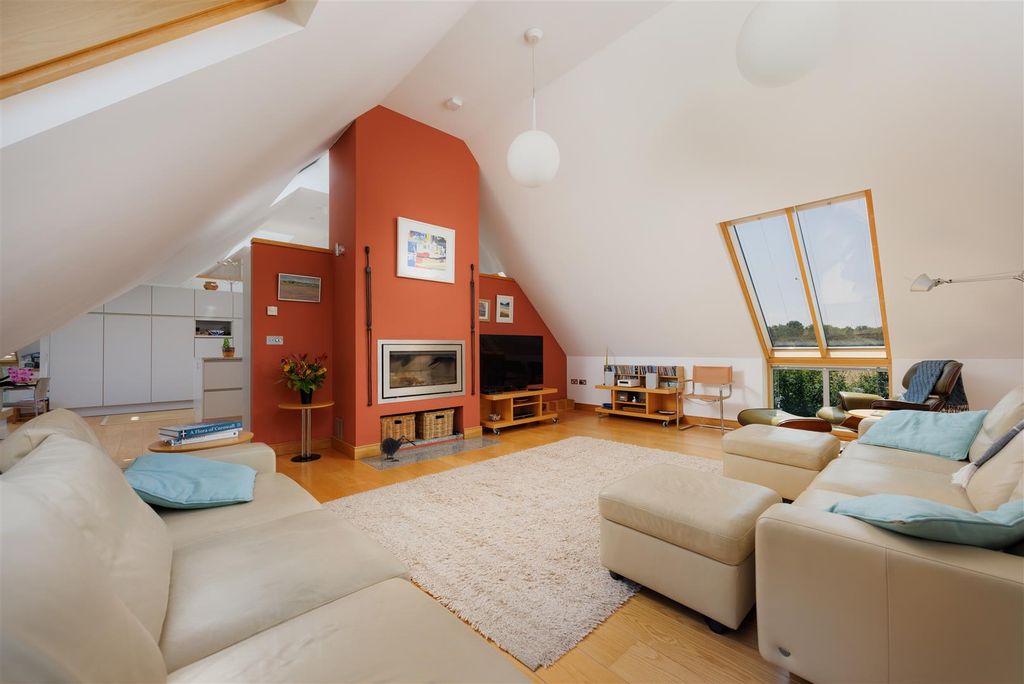 Property photo 3 of 38