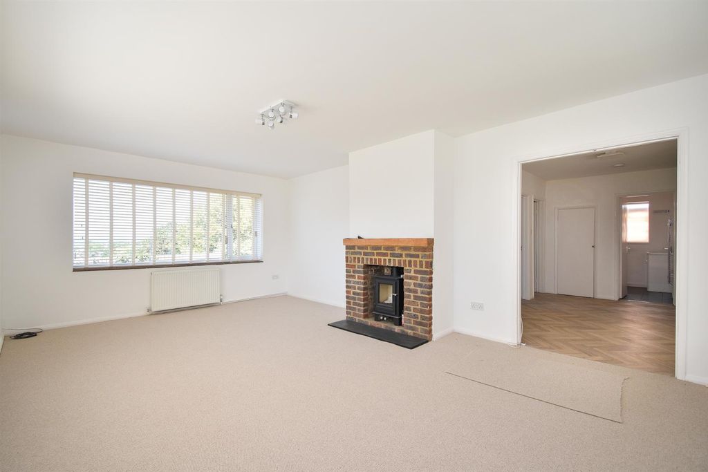 Property photo 2 of 19 Living Room