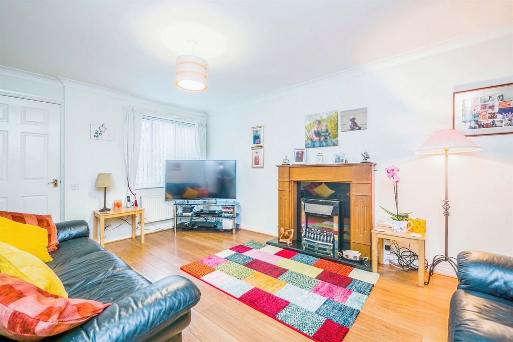Property photo 2 of 17