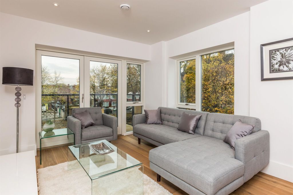 Property photo 3 of 8 Picture 3