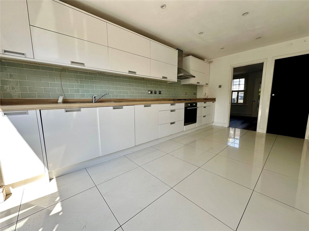 Property photo 2 of 9 Picture No. 17