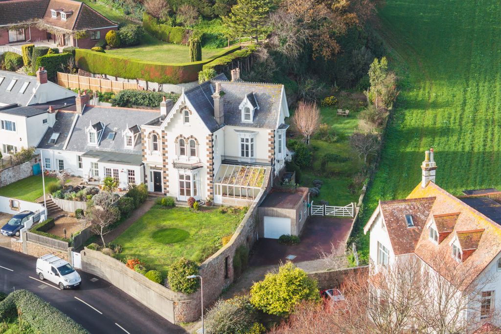 Property photo 3 of 20