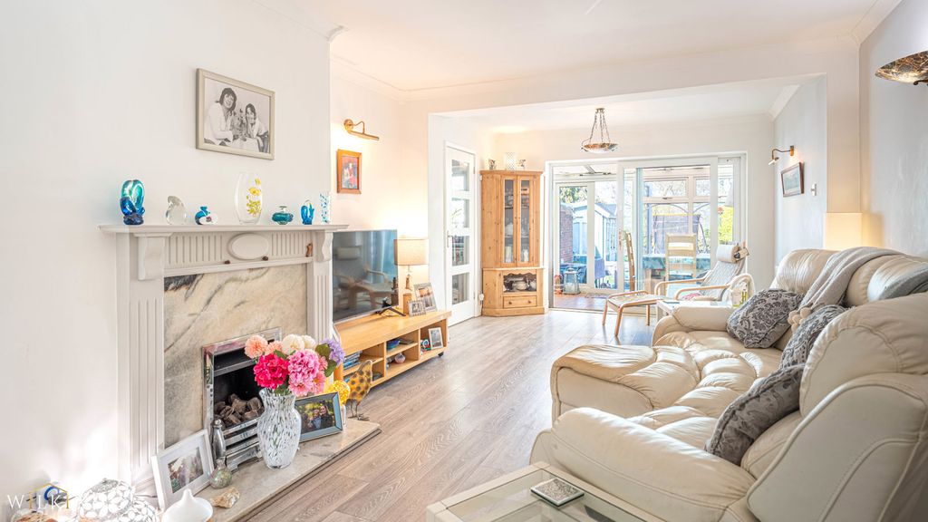 Property photo 3 of 34 Photograph