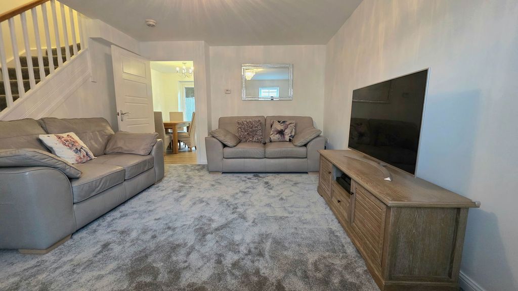 Property photo 3 of 21