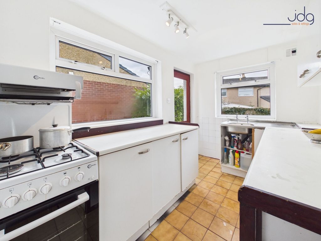 Property photo 2 of 12 Kitchen