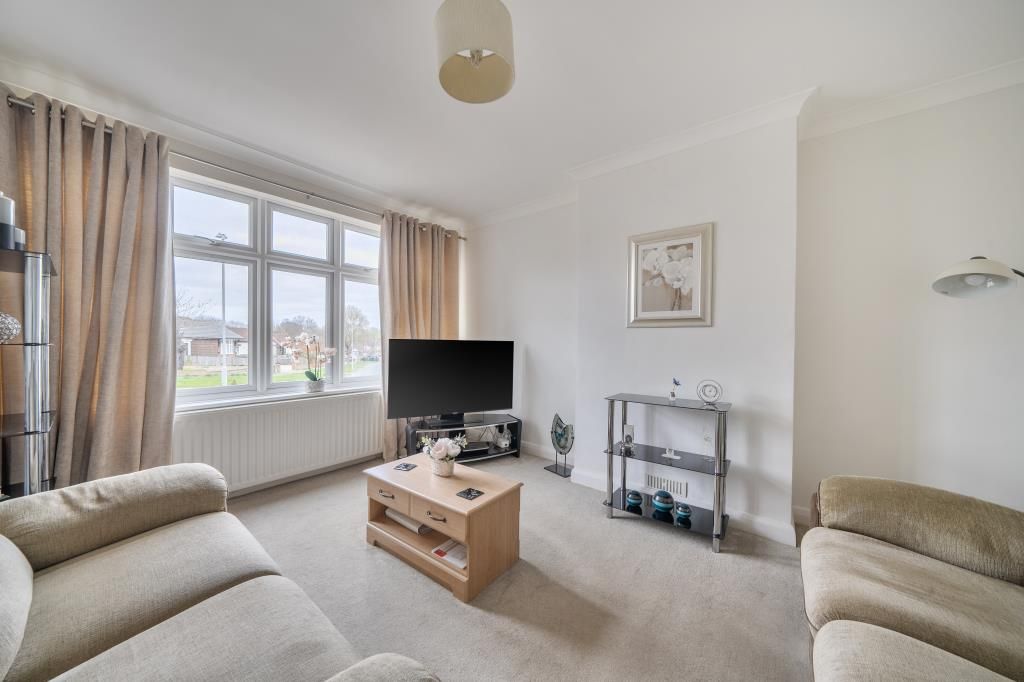 Property photo 3 of 11 Living Room