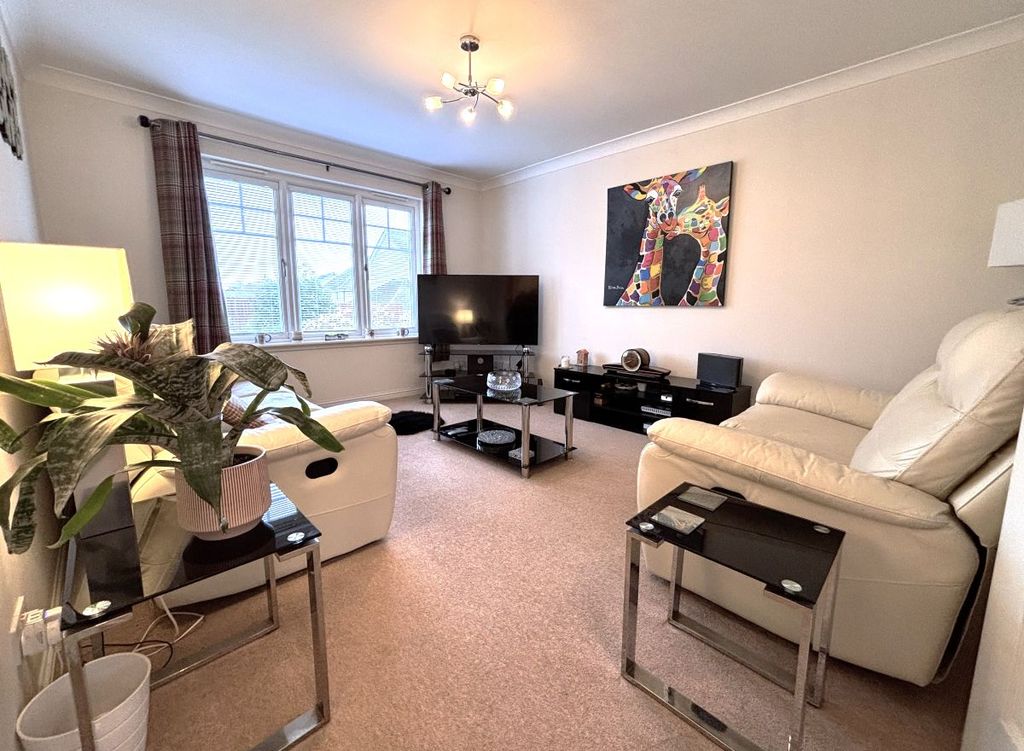 Property photo 2 of 28