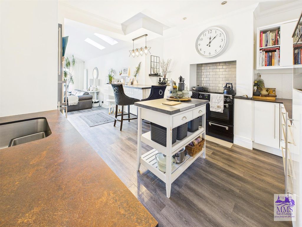 Property photo 3 of 19 Cam04098G0-Pr0135-Still012.Jpg