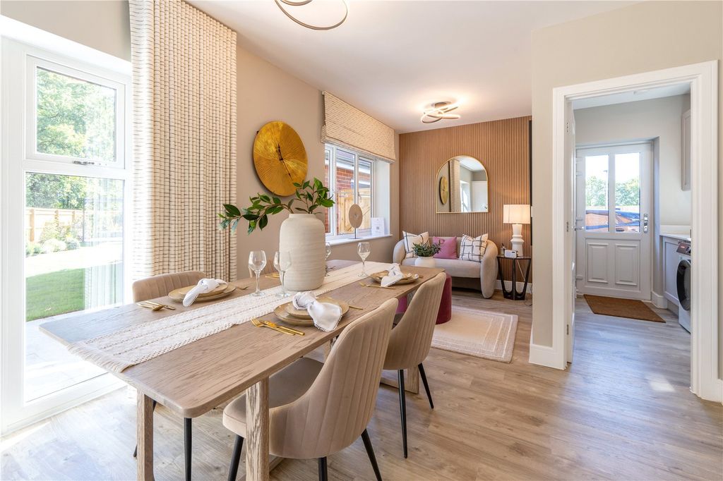 Property photo 3 of 12 Dining/Family