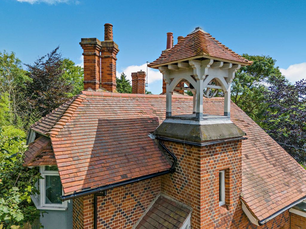 Property photo 3 of 39 8659306-Exterior19-800