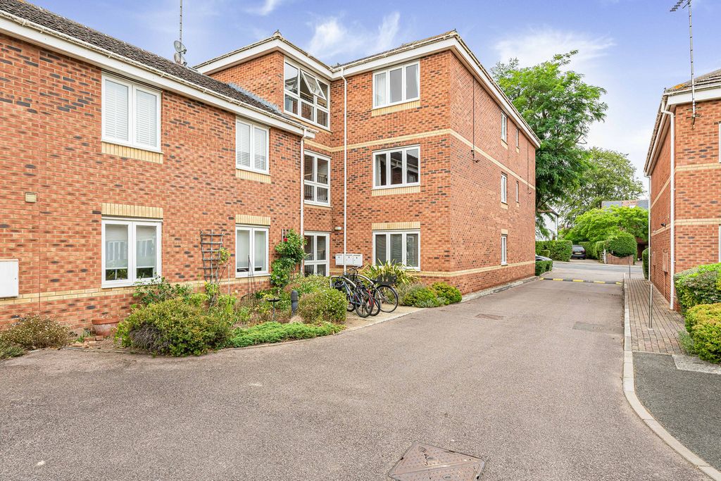 Property photo 1 of 18