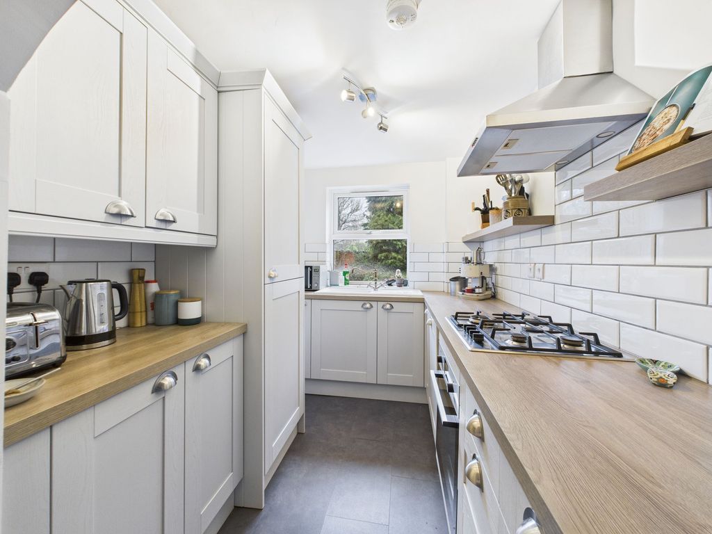 Property photo 3 of 21 Kitchen