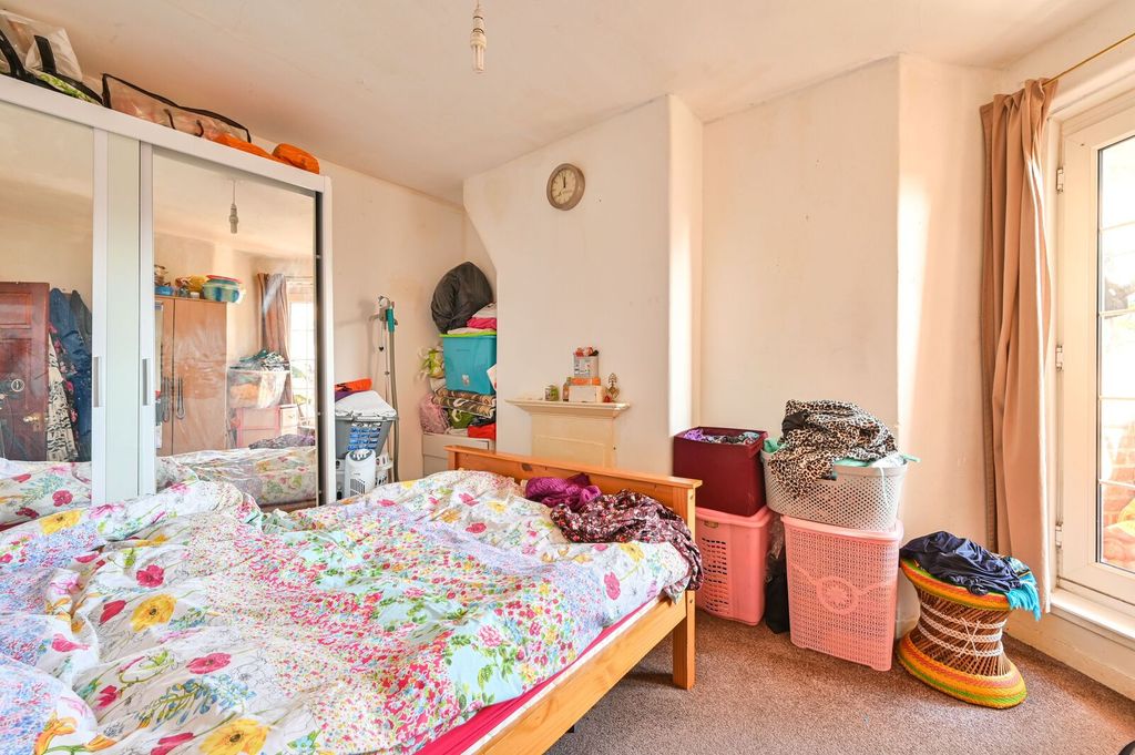 Property photo 2 of 8