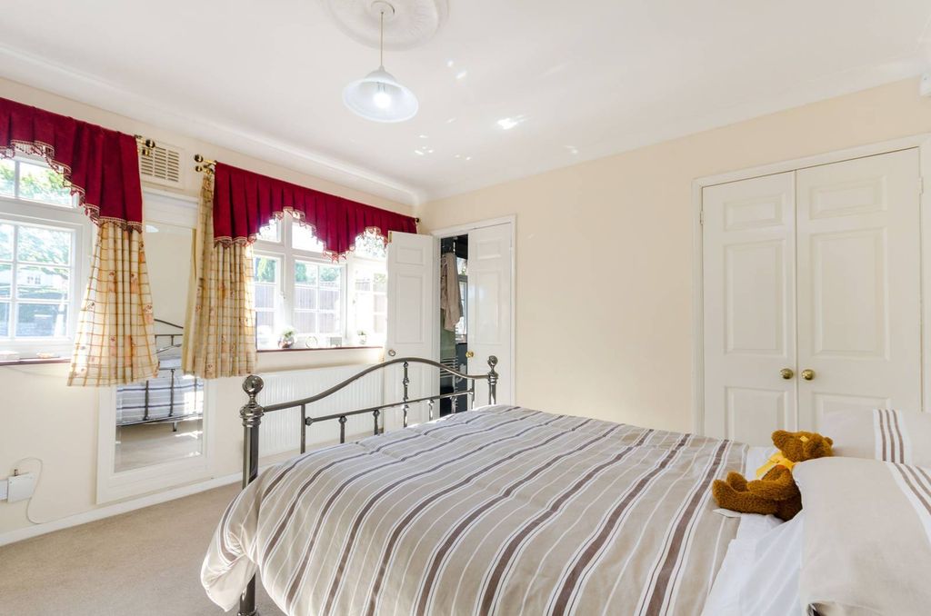 Property photo 1 of 18