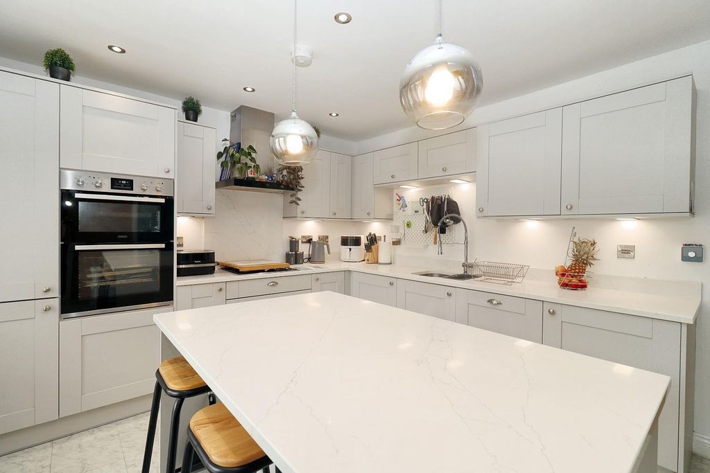 Property photo 3 of 29 Kitchen/Diner