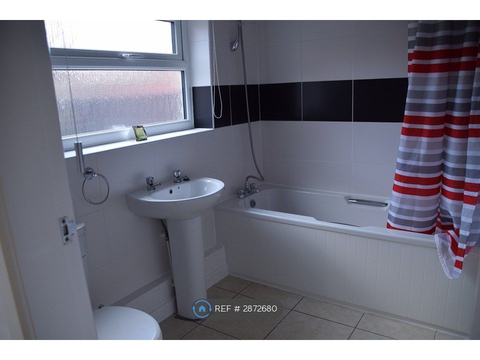 Property photo 2 of 10 Bathroom