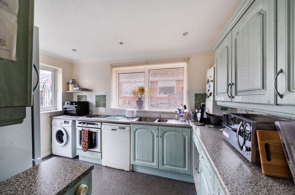 Property photo 2 of 13 14659892