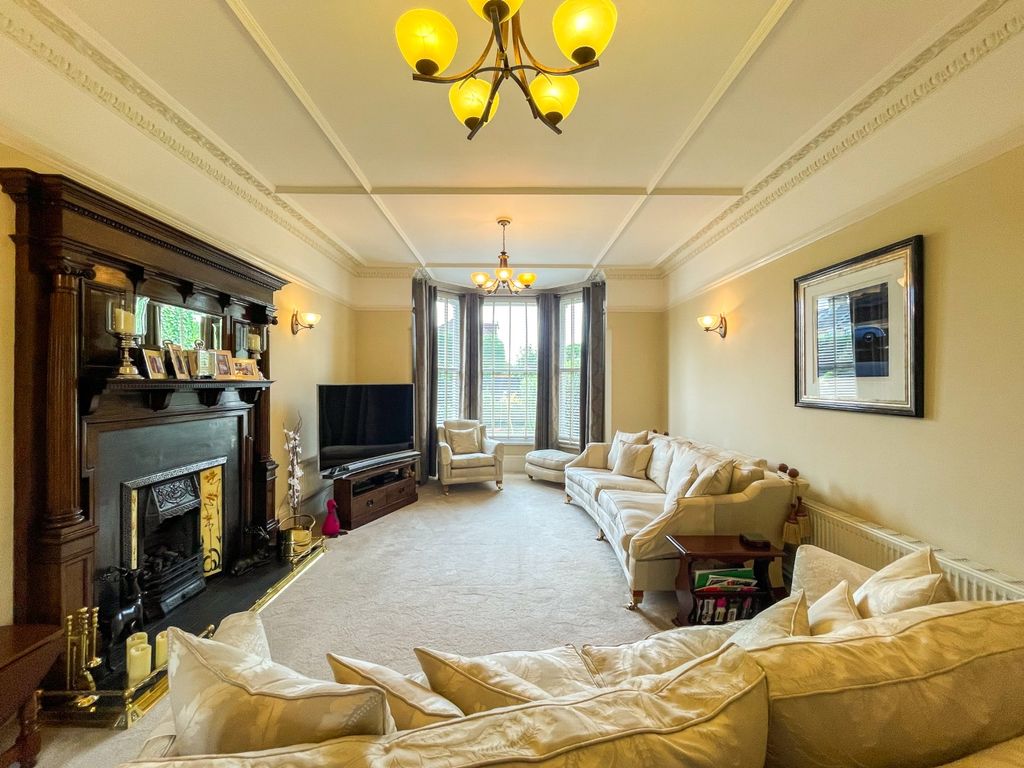 Property photo 2 of 29 3488755