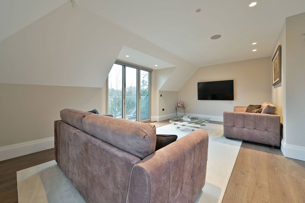 Property photo 1 of 36