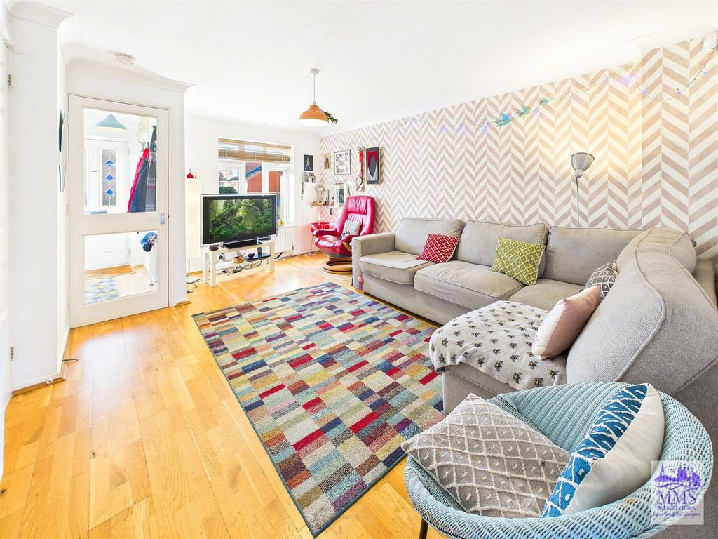 Property photo 3 of 21 Cam04098G0-Pr0139-Still008.Jpg