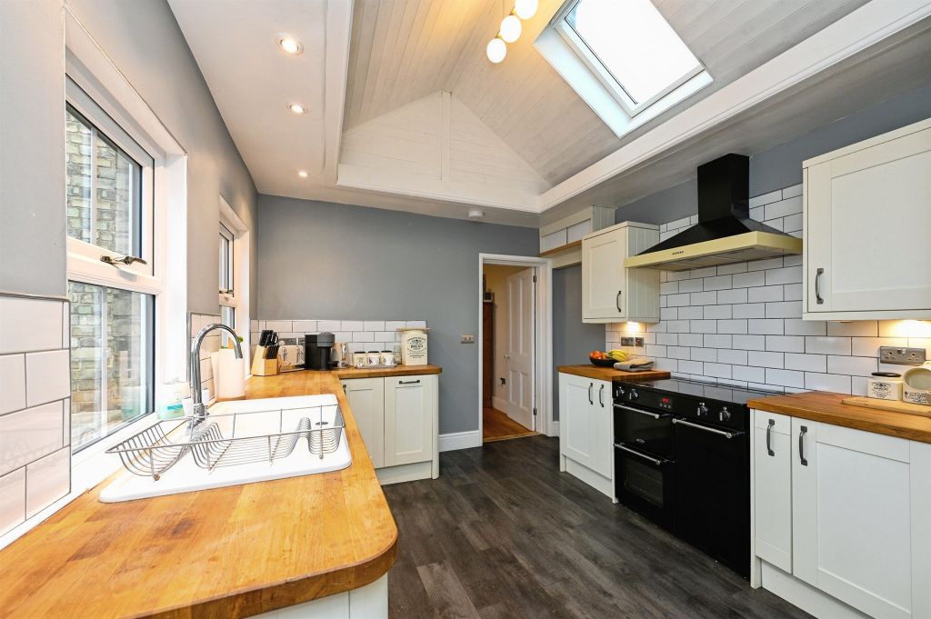 Property photo 3 of 33