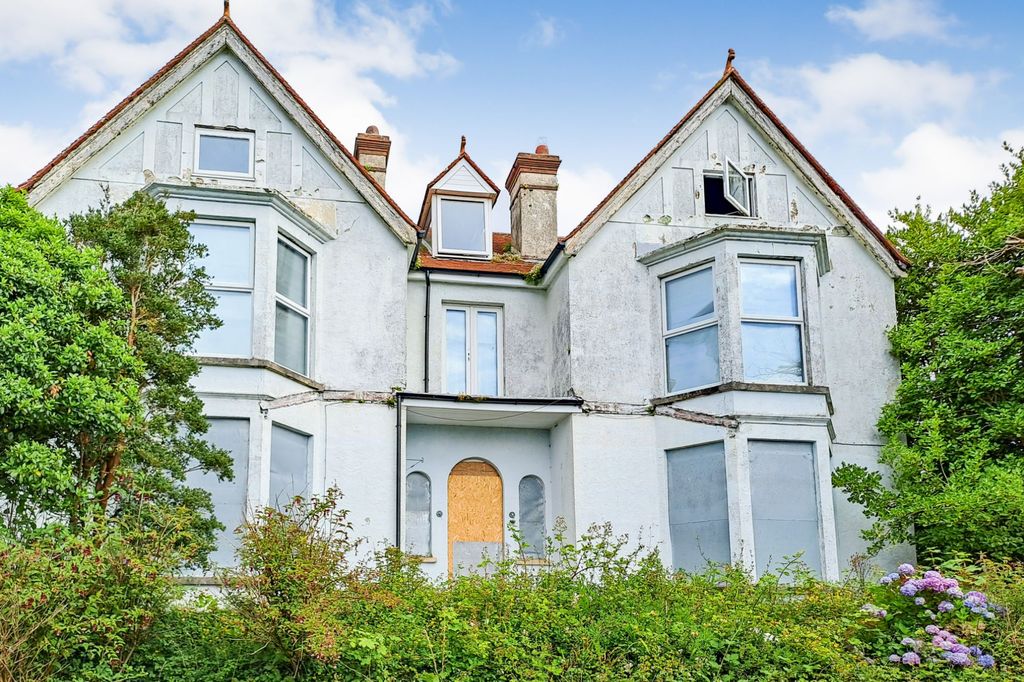 Property photo 1 of 6 The Gables, 14 Church Hill, Helston, Cornwall Tr13 8Nw