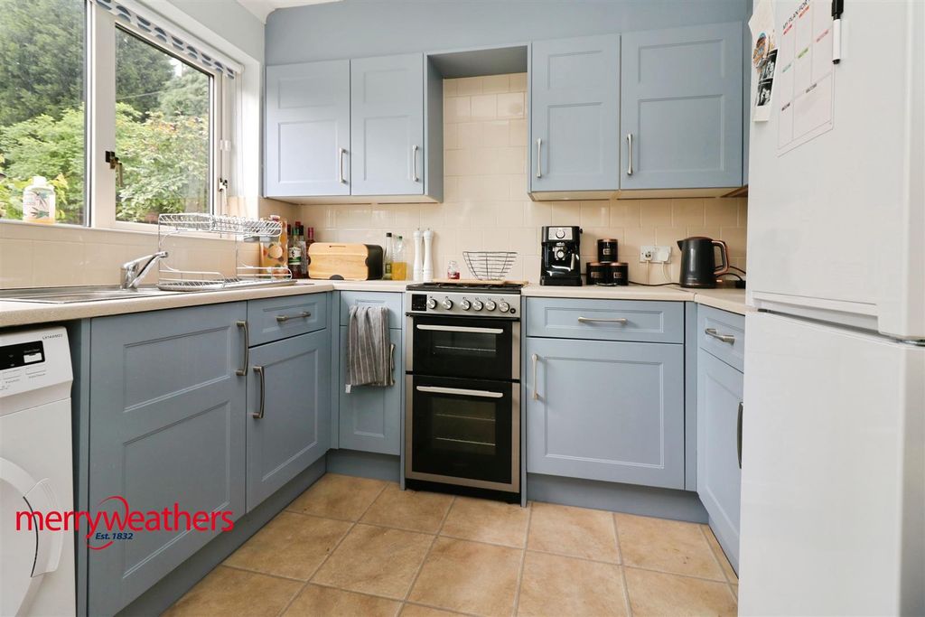 Property photo 2 of 9 Kitchen