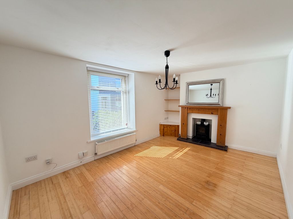 Property photo 2 of 10 Lounge