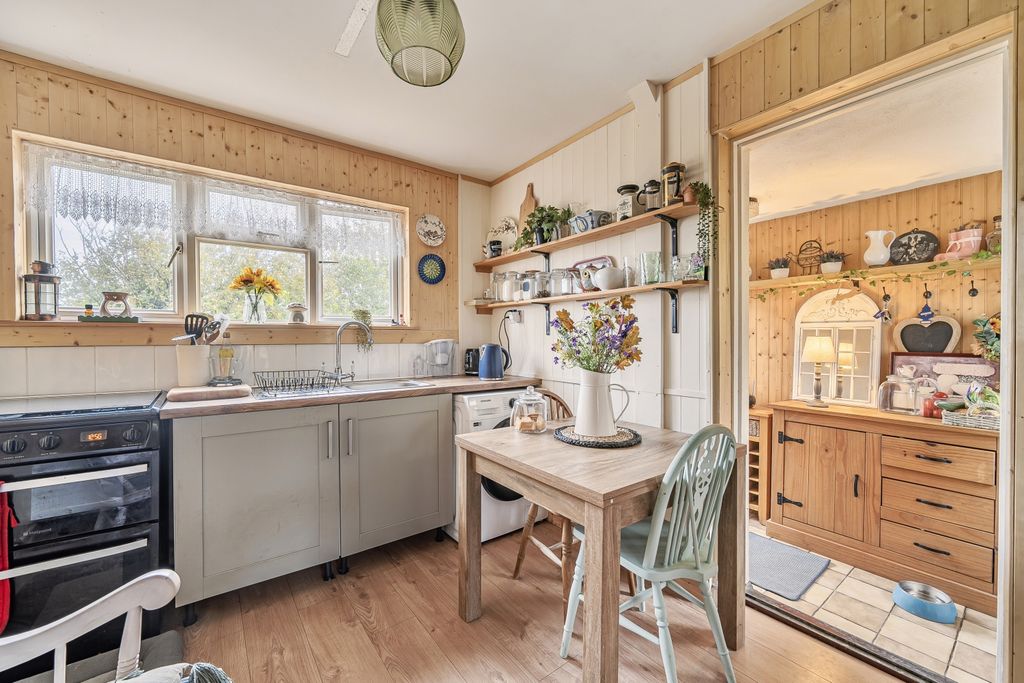 Property photo 1 of 18 1360660-18-68Ded39B75A79