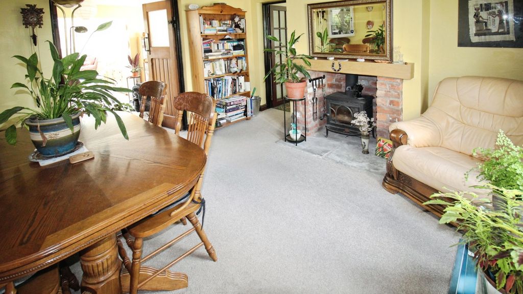 Property photo 3 of 31 Dining Room